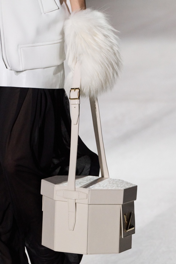 مجموعة Louis Vuitton احتفال بإبداعات Nicolas Ghesquière على مدار 10 سنوات 