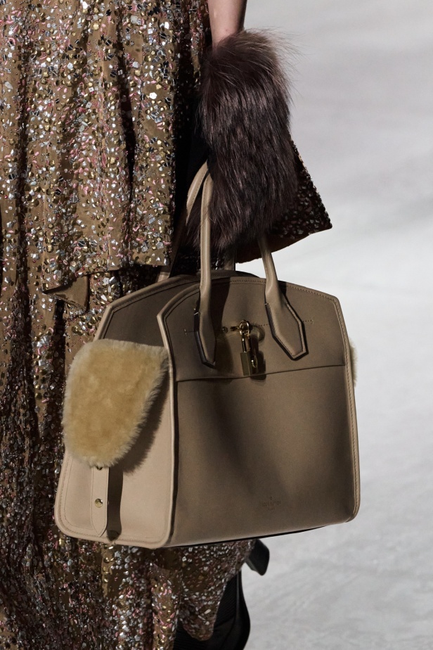 مجموعة Louis Vuitton احتفال بإبداعات Nicolas Ghesquière على مدار 10 سنوات 