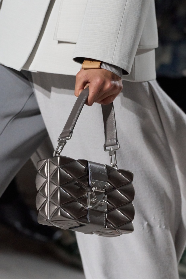 مجموعة Louis Vuitton احتفال بإبداعات Nicolas Ghesquière على مدار 10 سنوات 