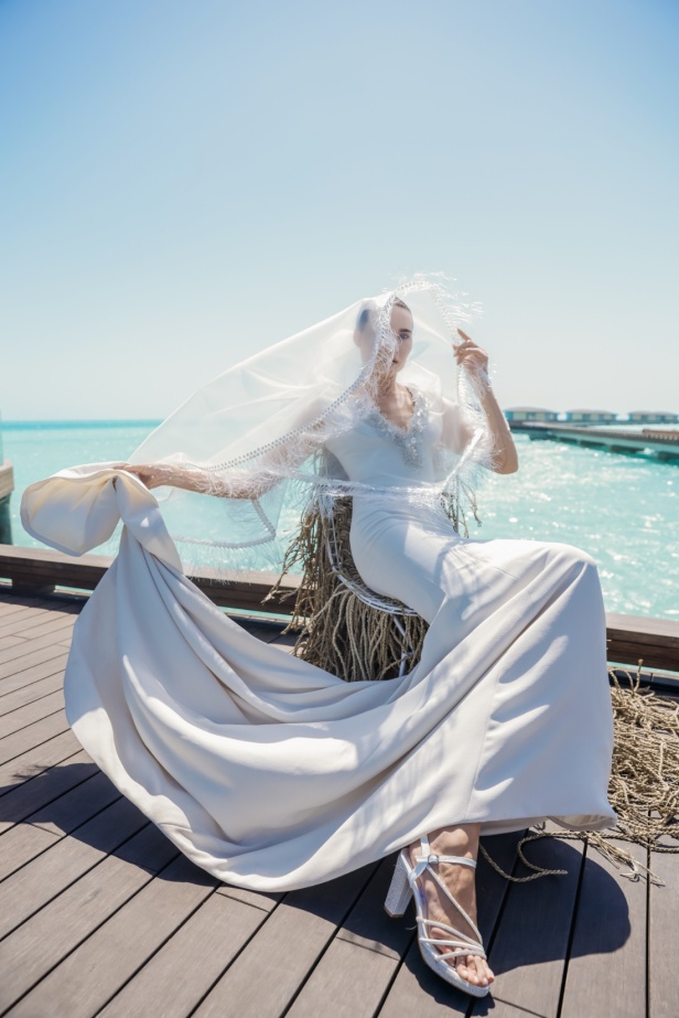 المصممة السعودية تيما عابد تفتتح أسبوع البحر الأحمر للموضة