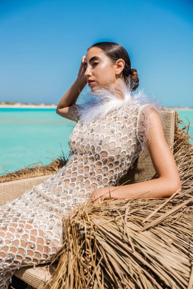 المصممة السعودية تيما عابد تفتتح أسبوع البحر الأحمر للموضة