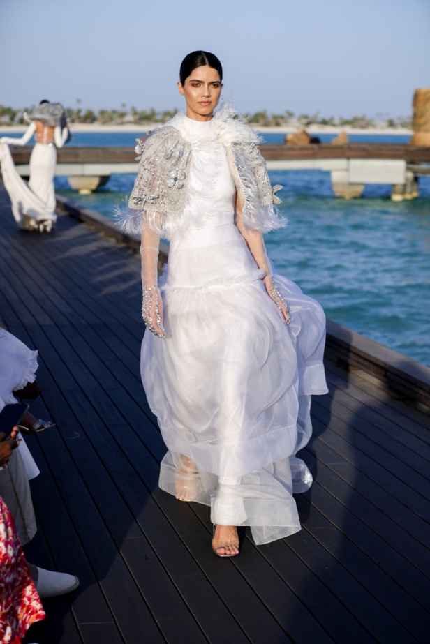 المصممة السعودية تيما عابد تفتتح أسبوع البحر الأحمر للموضة