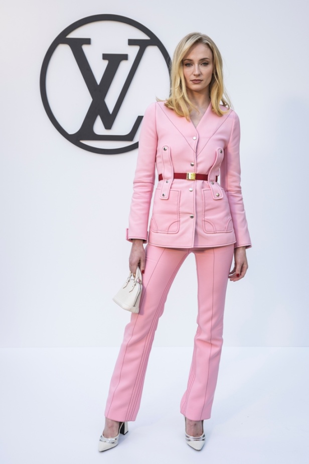 مجموعة Louis Vuitton لـCruise 2025.. تصاميم لافتة مزجت بين الماضي العريق والحداثة