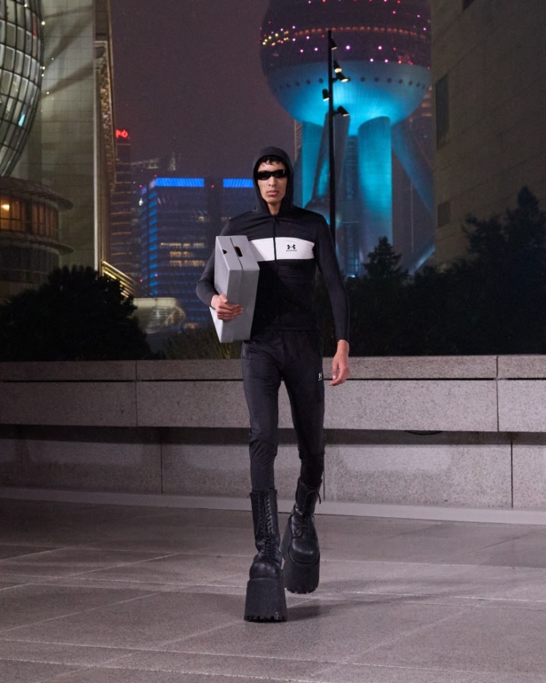 مجموعة Balenciaga لربيع 2025... ديمنا يشعل أكبر مدينة في الصين بتصاميمه الفخمة ولمسته المميّزة