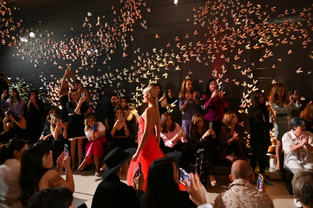 مجموعة "باسيل سودا" للأزياء الراقية لربيع وصيف 2025... جاد سودا لـ"هي": إصرارنا على الابتكار لا يعرف التردد واختيار الفراشات تكريم لوالدي