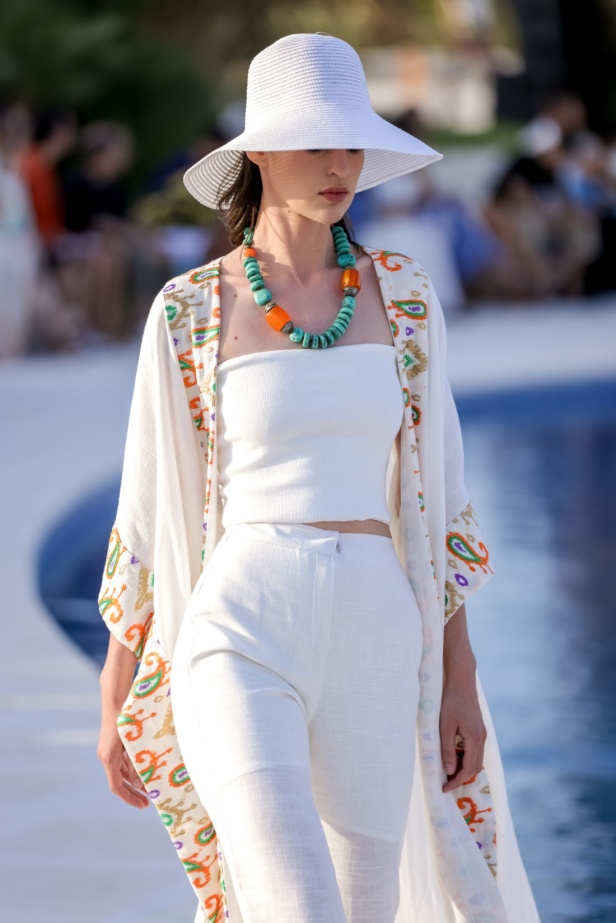 علامة Rebirth تختتم أسبوع البحر الأحمر للموضة بمجموعة مستوحاة من طبيعة المملكة