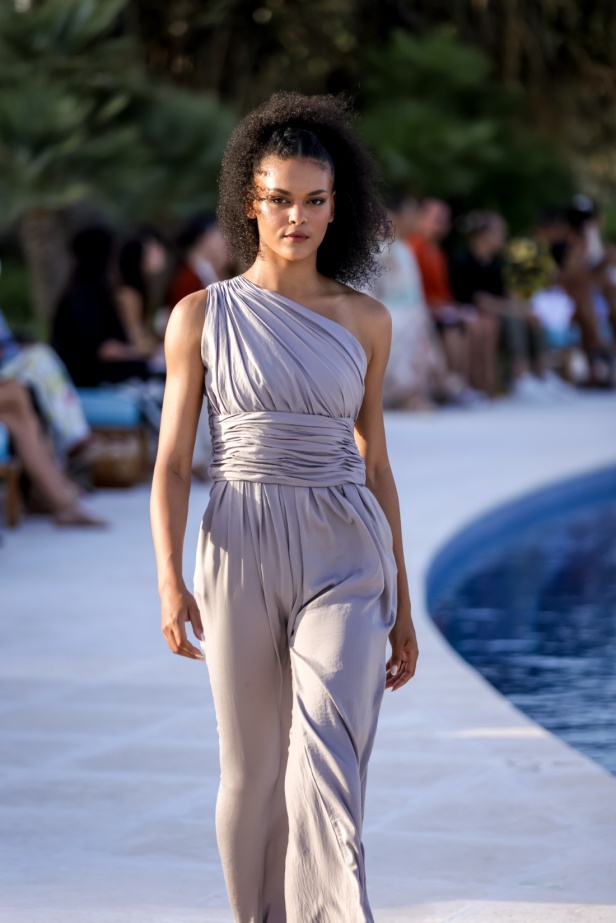 علامة Rebirth تختتم أسبوع البحر الأحمر للموضة بمجموعة مستوحاة من طبيعة المملكة