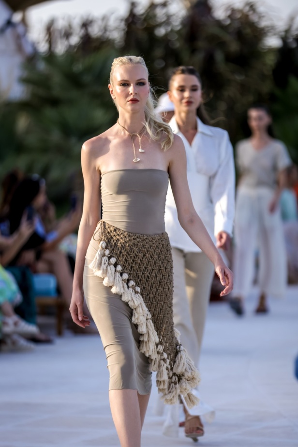 علامة Rebirth تختتم أسبوع البحر الأحمر للموضة بمجموعة مستوحاة من طبيعة المملكة