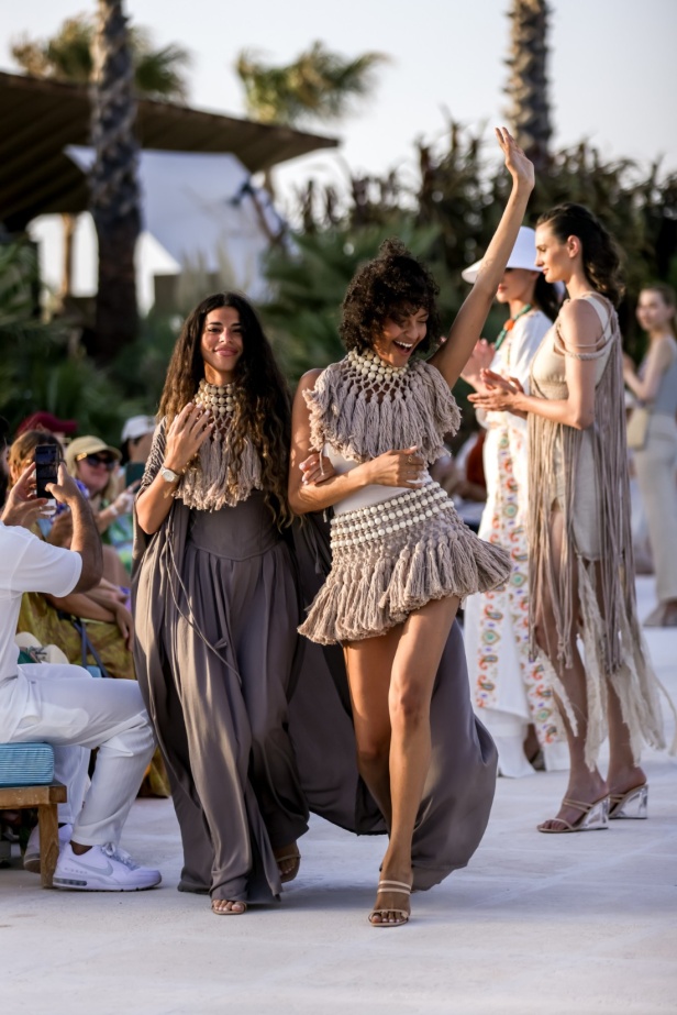 علامة Rebirth تختتم أسبوع البحر الأحمر للموضة بمجموعة مستوحاة من طبيعة المملكة