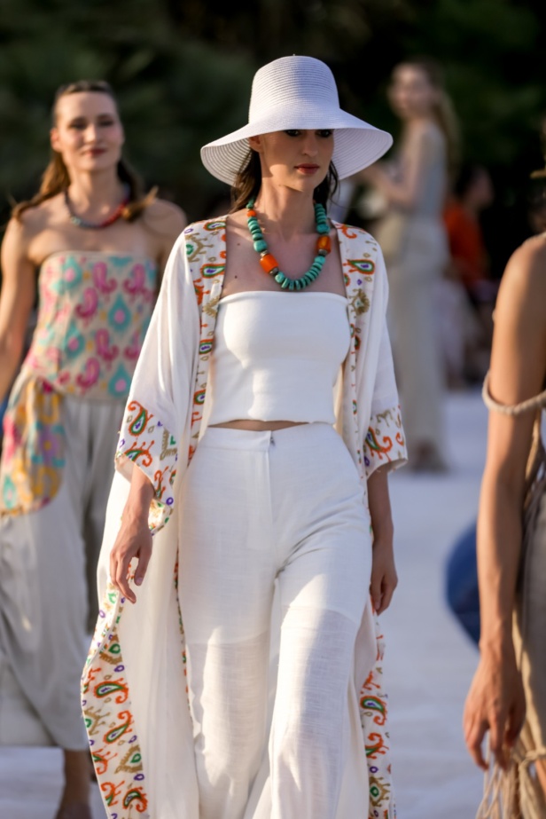 علامة Rebirth تختتم أسبوع البحر الأحمر للموضة بمجموعة مستوحاة من طبيعة المملكة