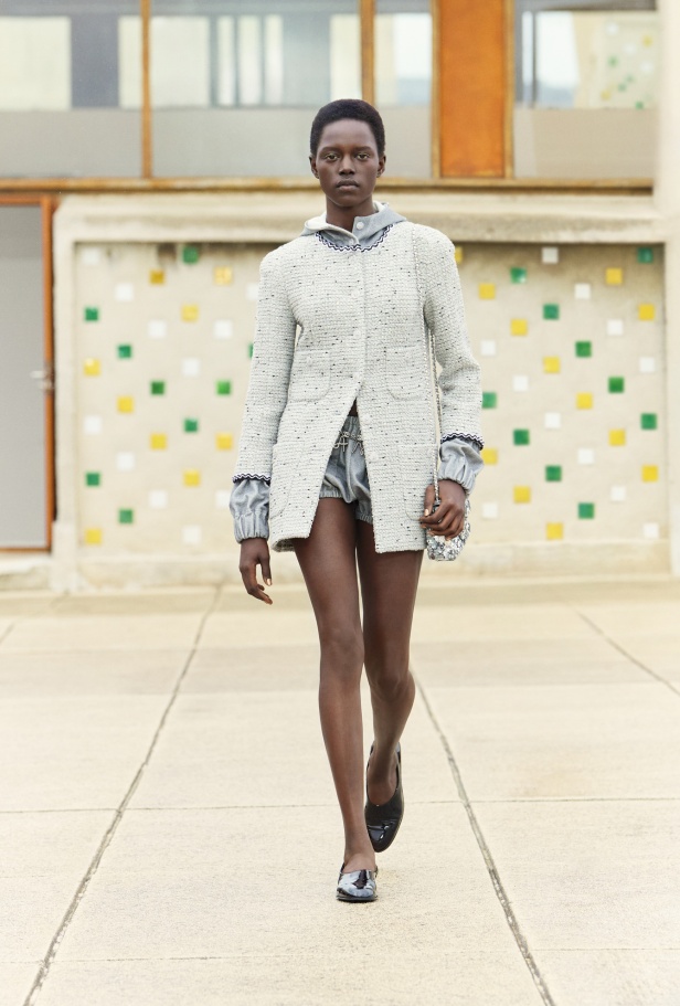 مرسيليا تستضيف عرض CHANEL لمجموعة Cruise 2024-2025: تصاميم عصرية تتناغم مع إرث كوكو شانيل