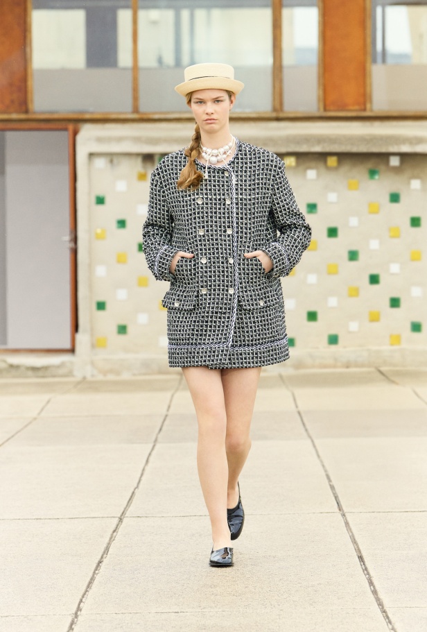 مرسيليا تستضيف عرض CHANEL لمجموعة Cruise 2024-2025: تصاميم عصرية تتناغم مع إرث كوكو شانيل