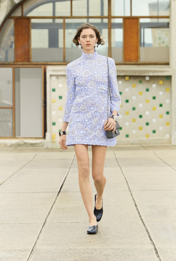 مرسيليا تستضيف عرض CHANEL لمجموعة Cruise 2024-2025: تصاميم عصرية تتناغم مع إرث كوكو شانيل