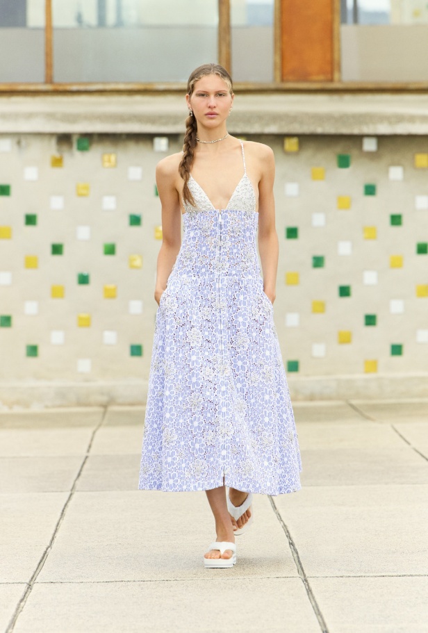 مرسيليا تستضيف عرض CHANEL لمجموعة Cruise 2024-2025: تصاميم عصرية تتناغم مع إرث كوكو شانيل