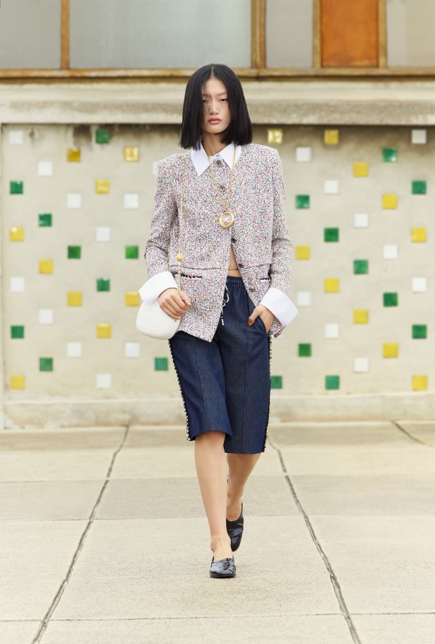 مرسيليا تستضيف عرض CHANEL لمجموعة Cruise 2024-2025: تصاميم عصرية تتناغم مع إرث كوكو شانيل