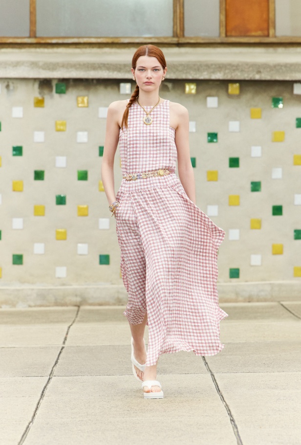 مرسيليا تستضيف عرض CHANEL لمجموعة Cruise 2024-2025: تصاميم عصرية تتناغم مع إرث كوكو شانيل