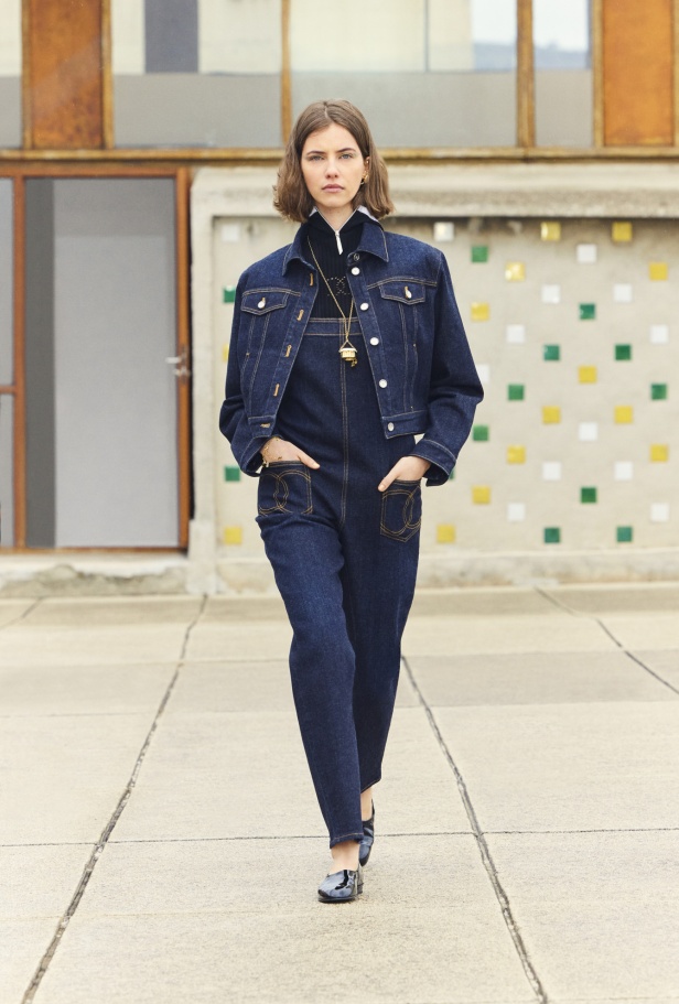 مرسيليا تستضيف عرض CHANEL لمجموعة Cruise 2024-2025: تصاميم عصرية تتناغم مع إرث كوكو شانيل