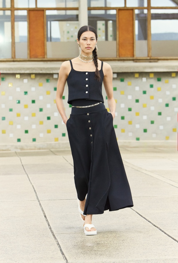 مرسيليا تستضيف عرض CHANEL لمجموعة Cruise 2024-2025: تصاميم عصرية تتناغم مع إرث كوكو شانيل