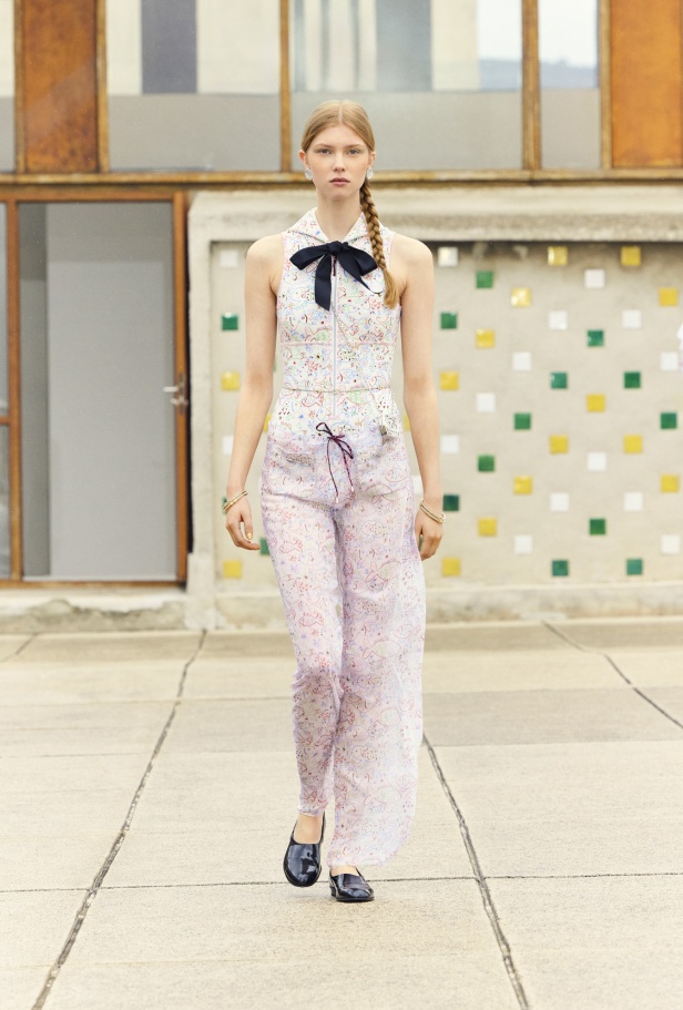 مرسيليا تستضيف عرض CHANEL لمجموعة Cruise 2024-2025: تصاميم عصرية تتناغم مع إرث كوكو شانيل