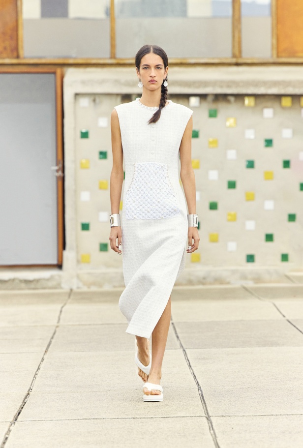 مرسيليا تستضيف عرض CHANEL لمجموعة Cruise 2024-2025: تصاميم عصرية تتناغم مع إرث كوكو شانيل