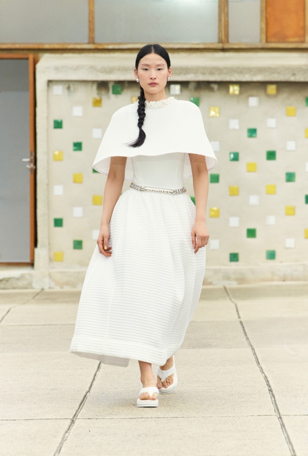 مرسيليا تستضيف عرض CHANEL لمجموعة Cruise 2024-2025: تصاميم عصرية تتناغم مع إرث كوكو شانيل