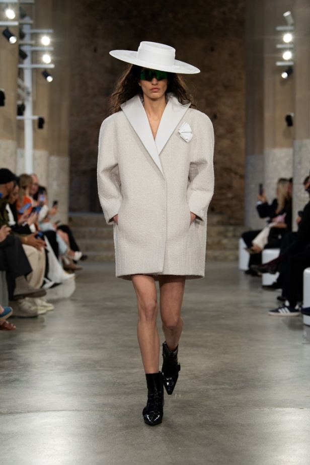 مجموعة Louis Vuitton لـCruise 2025.. تصاميم لافتة مزجت بين الماضي العريق والحداثة