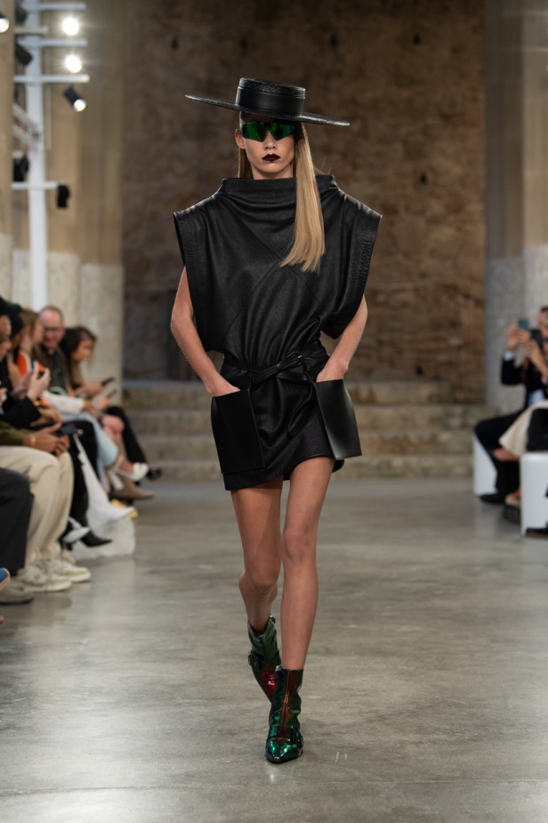 مجموعة Louis Vuitton لـCruise 2025.. تصاميم لافتة مزجت بين الماضي العريق والحداثة