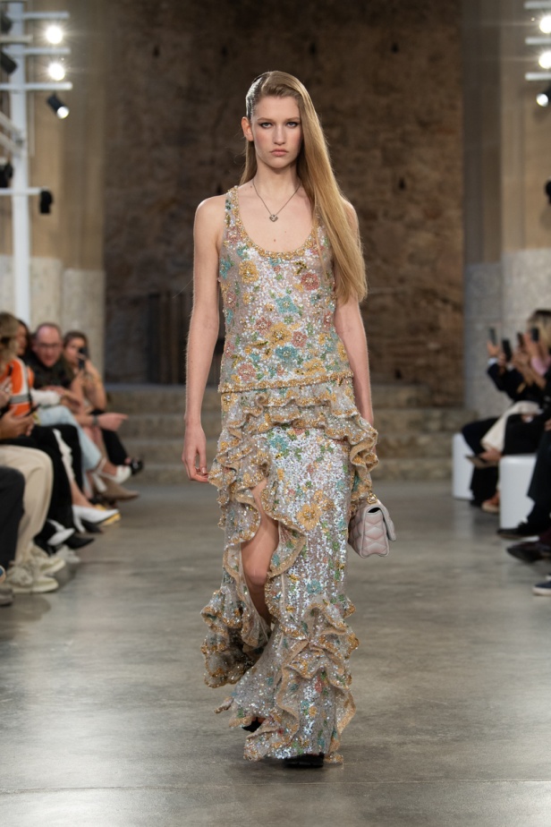 مجموعة Louis Vuitton لـCruise 2025.. تصاميم لافتة مزجت بين الماضي العريق والحداثة