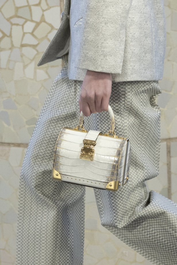 مجموعة Louis Vuitton لـCruise 2025.. تصاميم لافتة مزجت بين الماضي العريق والحداثة