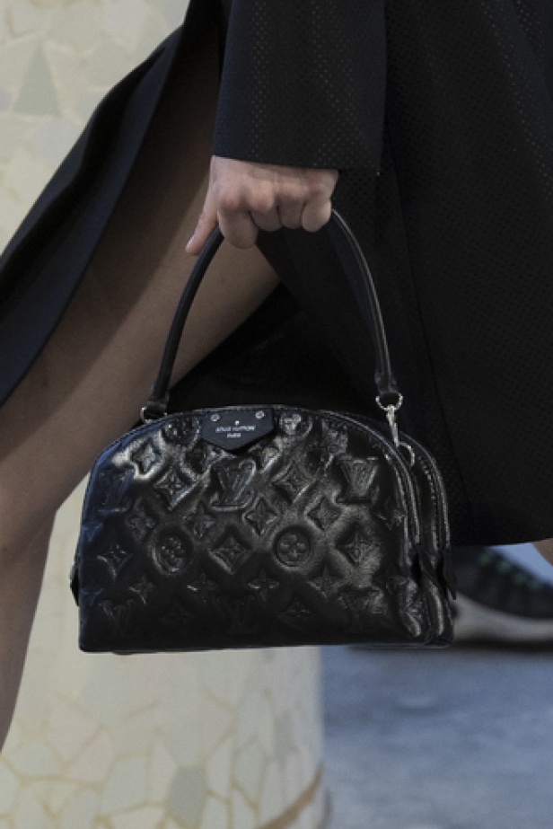 مجموعة Louis Vuitton لـCruise 2025.. تصاميم لافتة مزجت بين الماضي العريق والحداثة