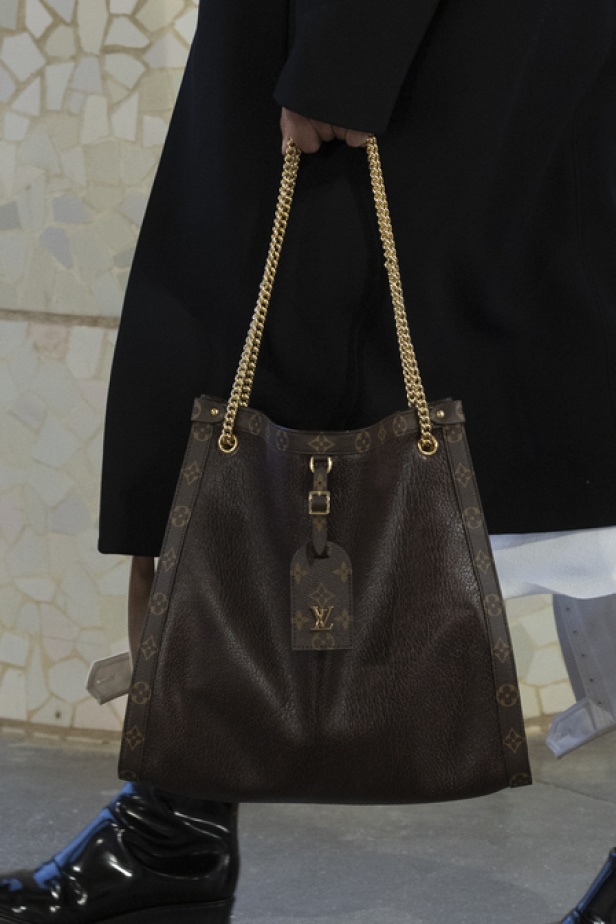 مجموعة Louis Vuitton لـCruise 2025.. تصاميم لافتة مزجت بين الماضي العريق والحداثة