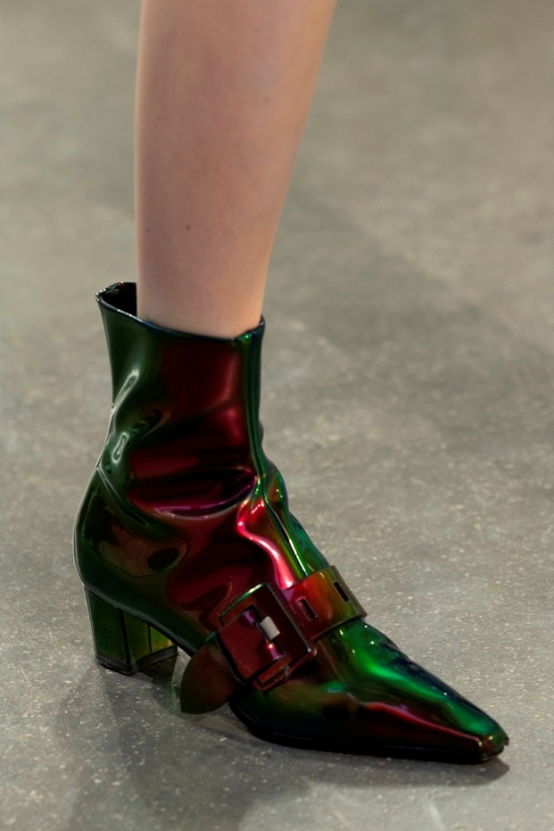 مجموعة Louis Vuitton لـCruise 2025.. تصاميم لافتة مزجت بين الماضي العريق والحداثة