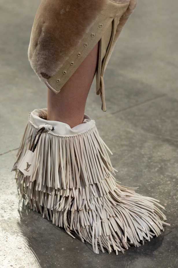 مجموعة Louis Vuitton لـCruise 2025.. تصاميم لافتة مزجت بين الماضي العريق والحداثة