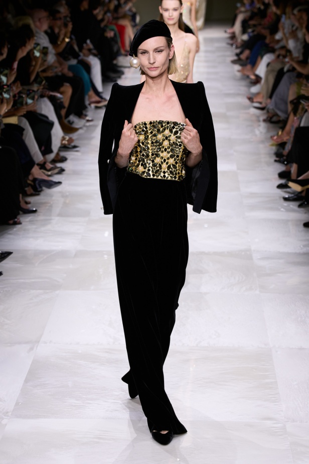 مجموعة Giorgio Armani Privee لخريف شتاء 2024-2025