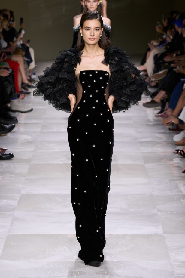 مجموعة Giorgio Armani Privee لخريف شتاء 2024-2025