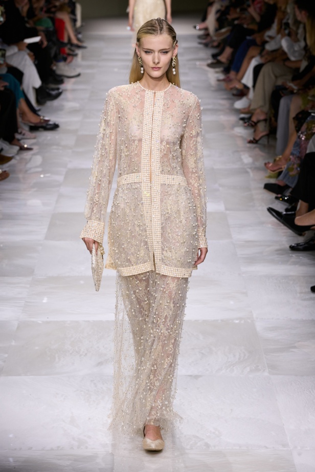 مجموعة Giorgio Armani Privee لخريف شتاء 2024-2025