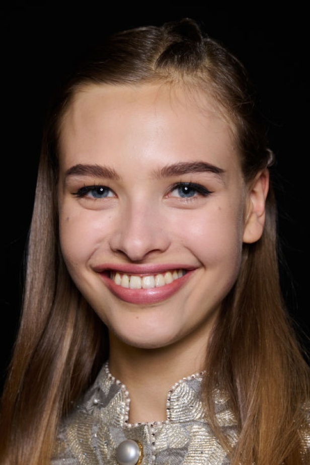 اطلالات جمالية لمجموعة Giorgio Armani Privee لخريف شتاء 2024-2025