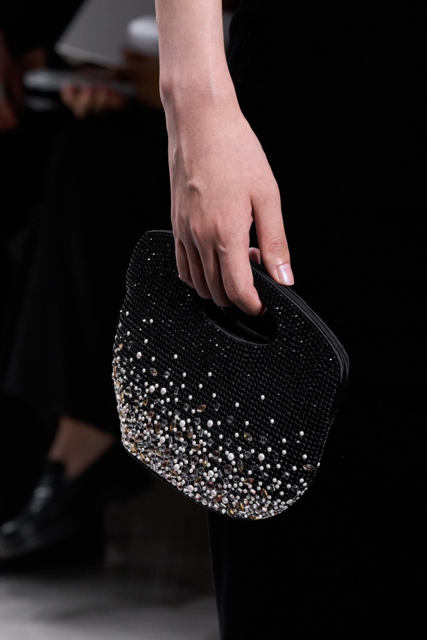 مجموعة Giorgio Armani Privee لخريف شتاء 2024-2025