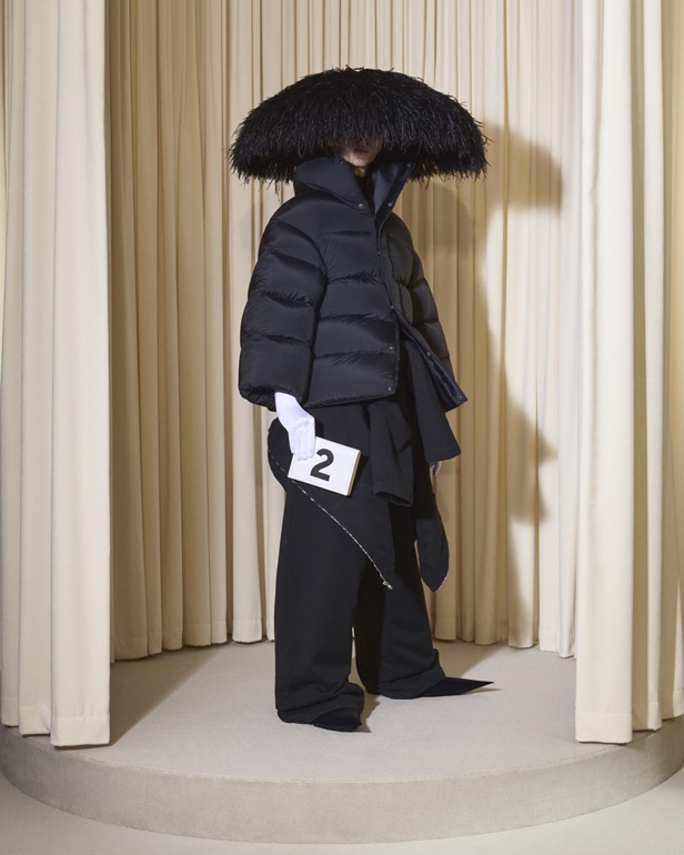 مجموعة Balenciaga  لخريف وشتاء 2025 في باريس