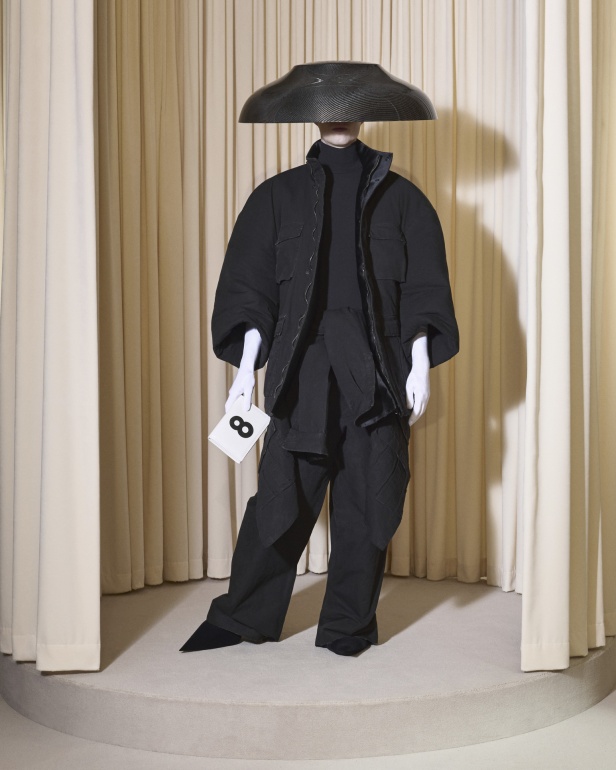 مجموعة Balenciaga  لخريف وشتاء 2025 في باريس