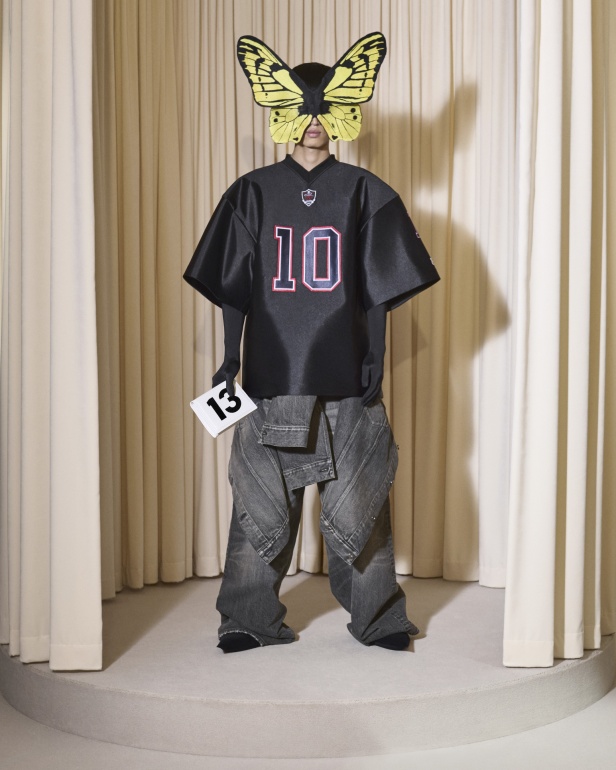 مجموعة Balenciaga  لخريف وشتاء 2025 في باريس