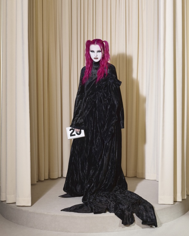 مجموعة Balenciaga  لخريف وشتاء 2025 في باريس