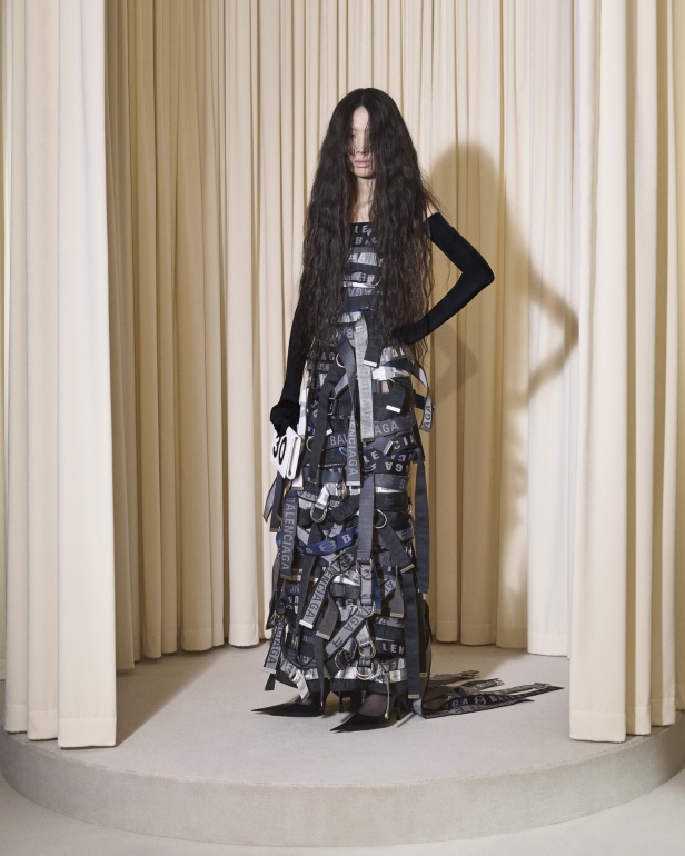 مجموعة Balenciaga  لخريف وشتاء 2025 في باريس