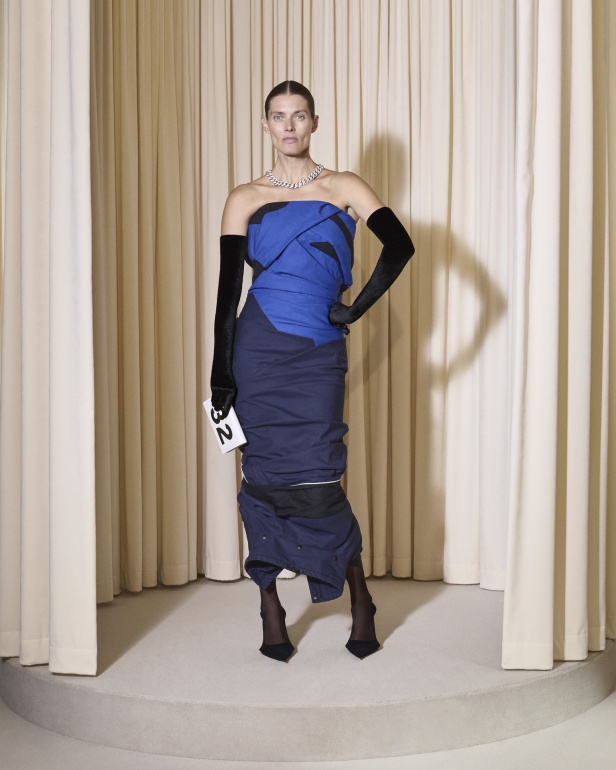 مجموعة Balenciaga  لخريف وشتاء 2025 في باريس