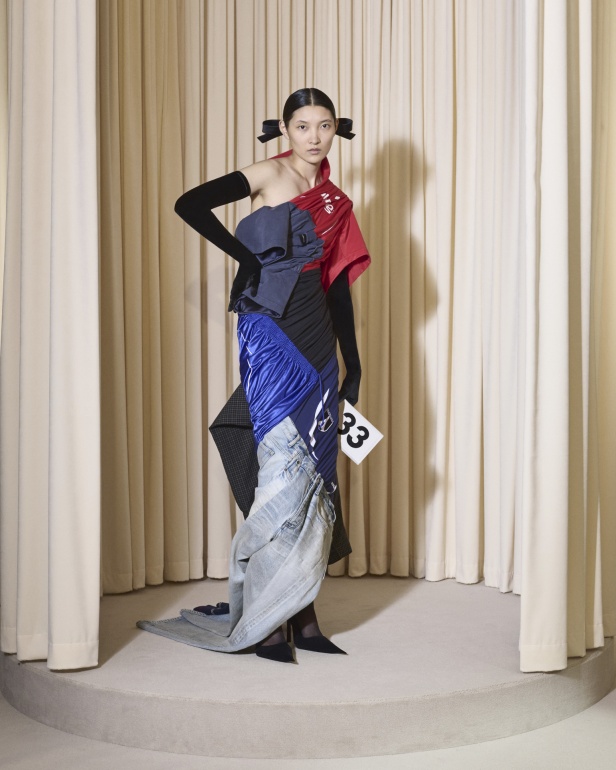 مجموعة Balenciaga  لخريف وشتاء 2025 في باريس