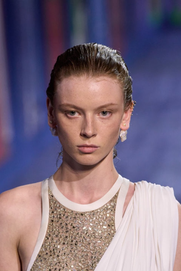 اطلالات جمالية لمجموعة Christian Dior لموسم خريف وشتاء 2025