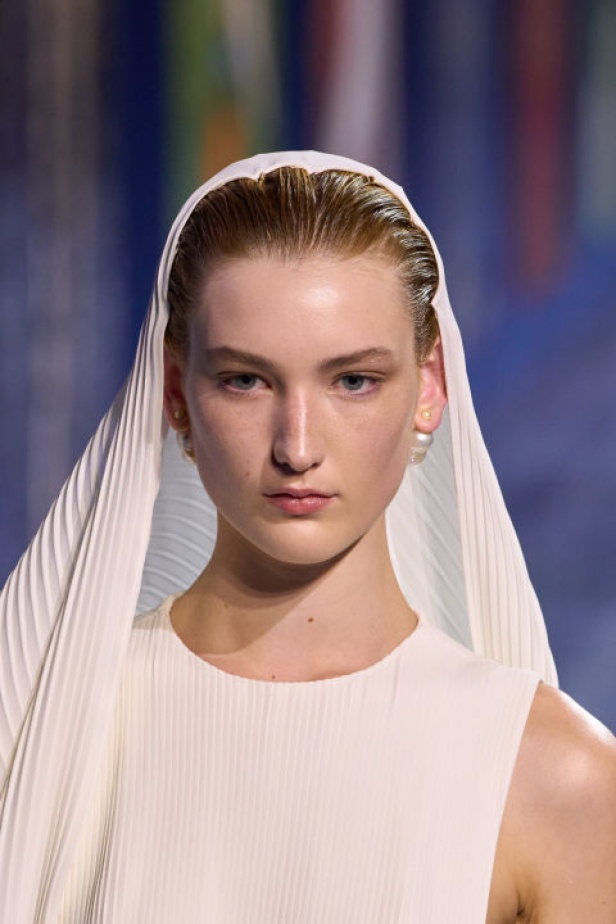 اطلالات جمالية لمجموعة Christian Dior لموسم خريف وشتاء 2025