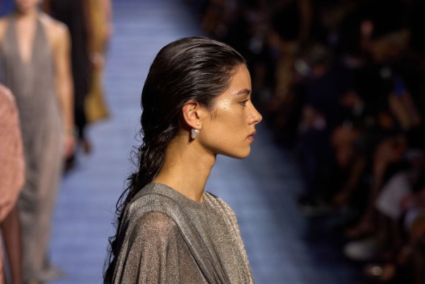 اطلالات جمالية لمجموعة Christian Dior لموسم خريف وشتاء 2025