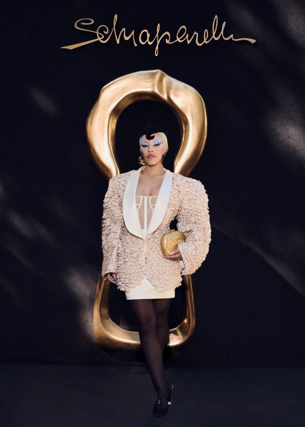 مجموعة Schiaparelli للأزياء الراقية لخريف وشتاء 2025... تكريم لموهبة "إلسا" الفريدة في التجدد