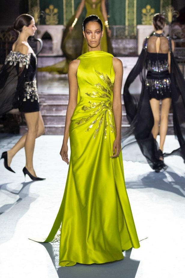 ﻣﺠﻤﻮﻋﺔ ﺟﻮرج ﺷﻘﺮا لخريف وﺷﺘﺎء 2024-2025... دراﻣﺎ ﻣﻘﻨﻌﺔ وأﻧﺎﻗﺔ راﻗﻴﺔ تلتقط ﺟﻮﻫﺮ دار اﻷوﺑﺮا اﻟﺘﺎرﻳﺨﻴﺔ ﻓﻲ Verona